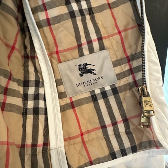 White Quilted Burberry Jacket - Picture 6 of 15